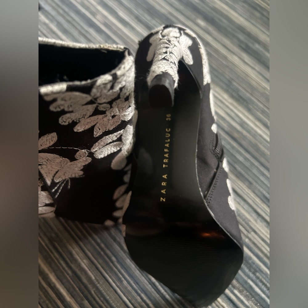 🆕Zara Size 6 /EU 36 Black and White Embroidered Floral Heeled Ankle Booties - Picture 6 of 9